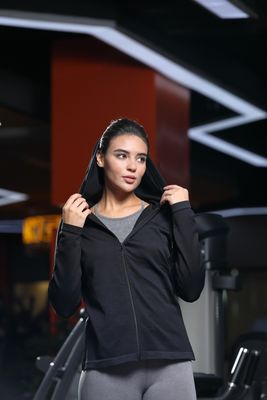 Full Zip Performance Hoodie de manga larga Humectante para quitar la humedad ajuste regular