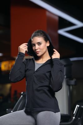 Full Zip Performance Hoodie de manga larga Humectante para quitar la humedad ajuste regular